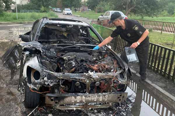 На Полтавщині вщент згорів Lexus 