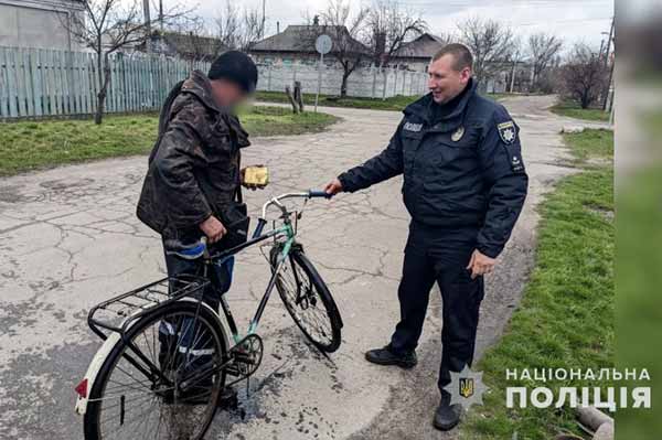 На Полтавщині врятували чоловіка, який з велосипедом впав у дренажний канал