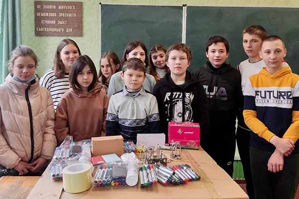 Заклади освіти Пирятинської громади отримали 150 підліткових комплектів