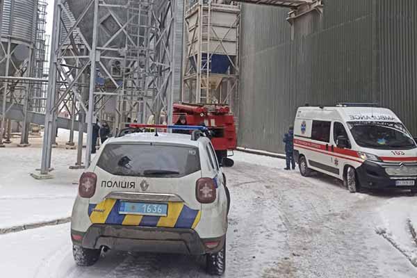 На Полтавщині працівник потрапив під крупорушку: врятувати чоловіка не вдалося