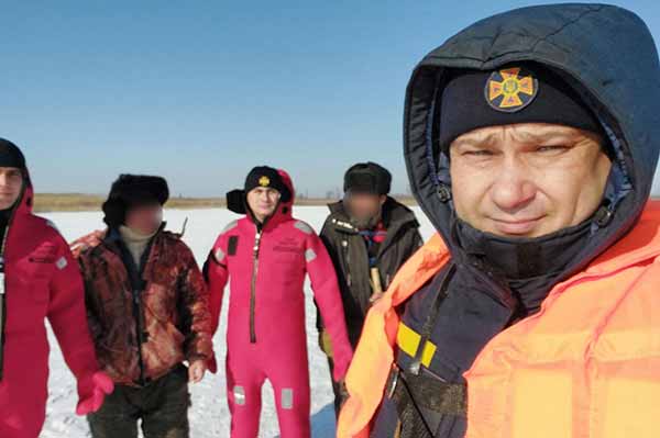 На Полтавщині на Кам’янському водосховищі врятовано двох рибалок, які опинилися на відколотій кризі