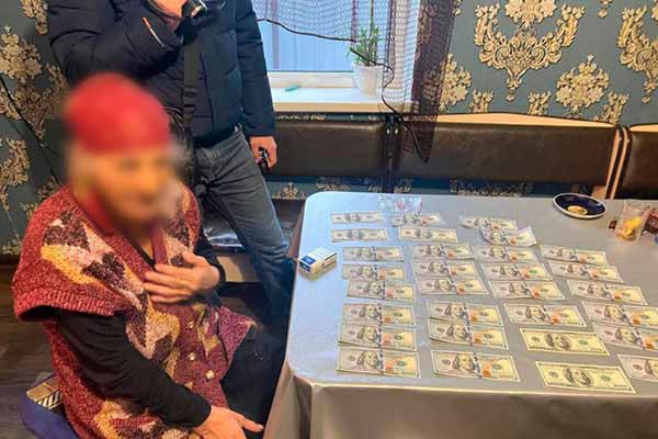 77-річна жителька Полтавщини зняла "порчу" з пенсіонерки за понад сто тисяч гривень