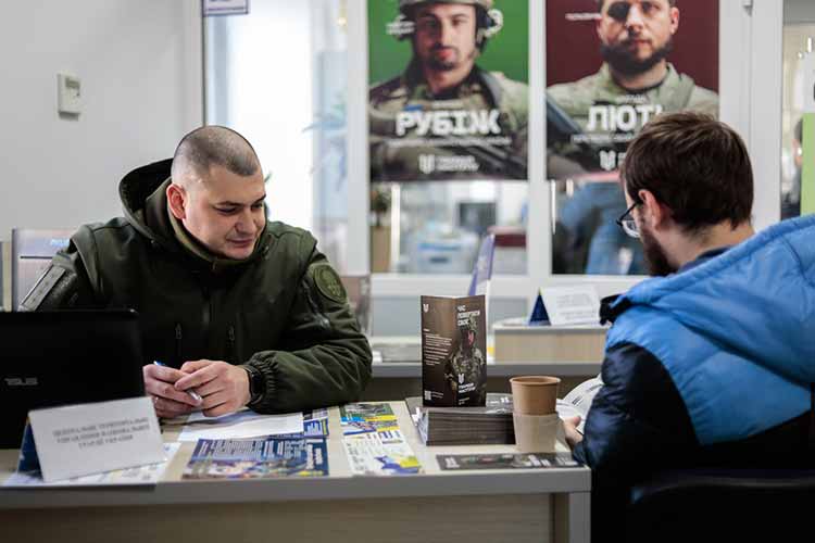 Начальник Полтавської ОВА відвідав пункт рекрутингу в Кременчуці