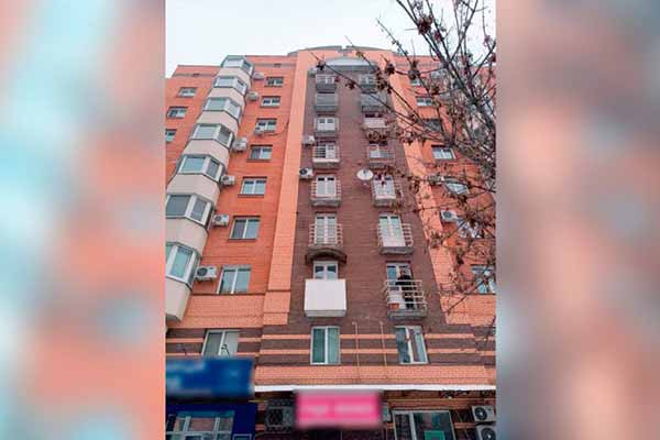 У Полтаві поблизу багатоповерхівки знайшли тіло 38-річного чоловіка