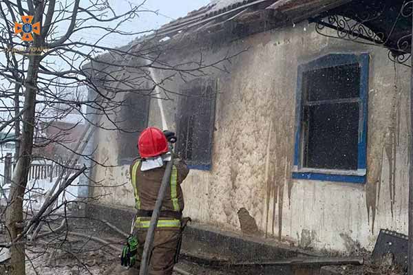 На Полтавщині під час гасіння пожежі рятувальники знайшли тіло чоловіка