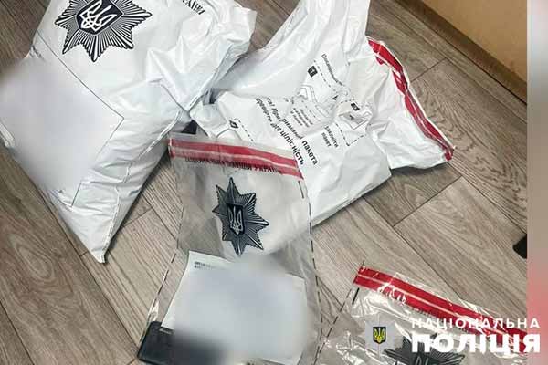 У Полтаві затримала чоловіка, причетного до пограбування зоомагазину