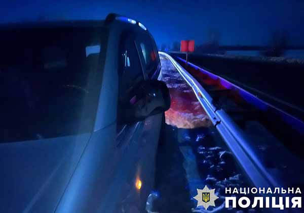 На Полтавщині пішохід переходив дорогу у невстановленому місці і потрапив під авто
