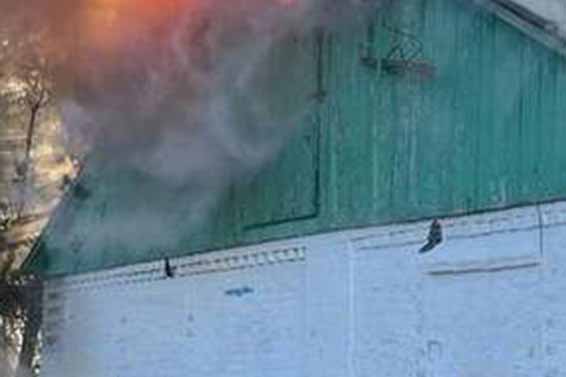 У Гребінці загасили пожежу господарчої споруди