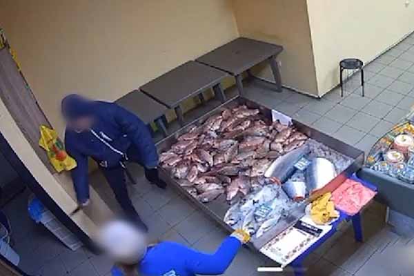 У Полтаві чоловік із ножем напав на продавчиню