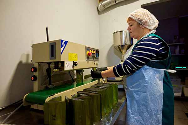 На Полтавщині переселенка з Харкова відкрила виробництво страв тривалого зберігання