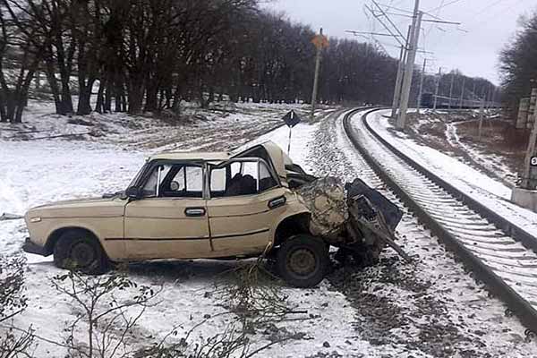 ДТП на Полтавщині: в автомобілі при перетині переїзду на коліях заглох двигун