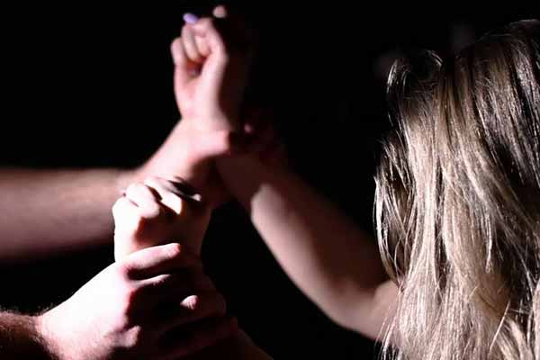 На Полтавщині чоловік бив дружину, поки вона не перестала подавати ознаки життя