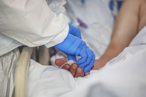 три смерті пацієнтів від COVID-19