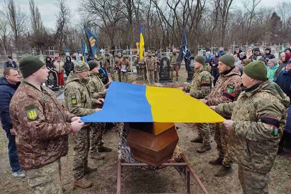 Лохвиччина попрощалася із загиблим солдатом Владиславом Павленком