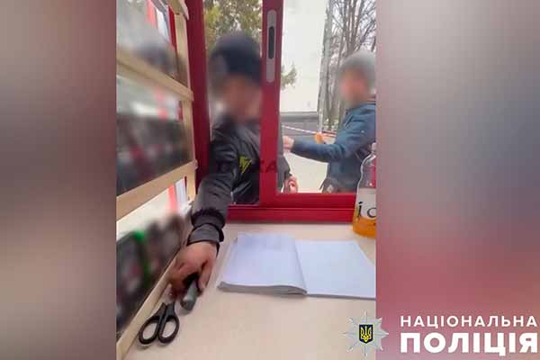 У Полтаві малолітній хлопчик викрав електронну сигарету з кіоску