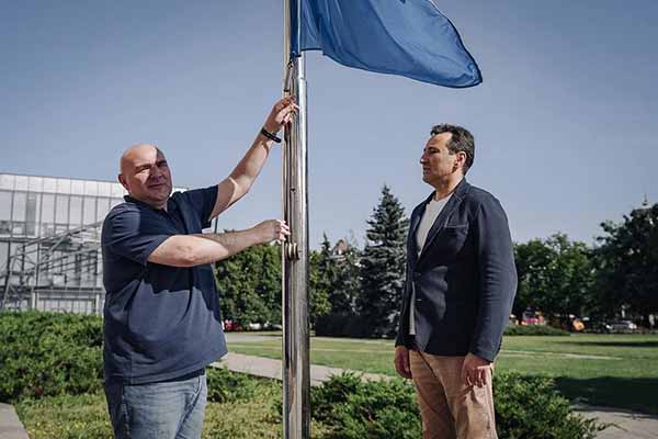 У Полтаві підняли кримськотатарський прапор