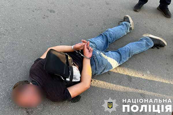 За напад на поліцейського в Полтаві затримали чоловіка – йому загрожує до 7 років ув’язнення