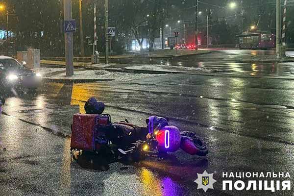 На Полтавщині автомобіль Mazda збив неповнолітнього водія на електромопеді