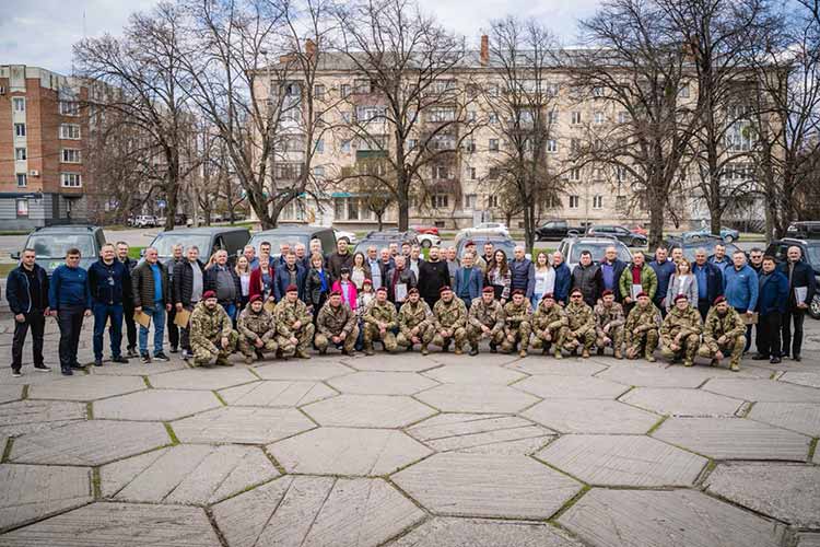 На Полтавщині військовим передали 15 автівок