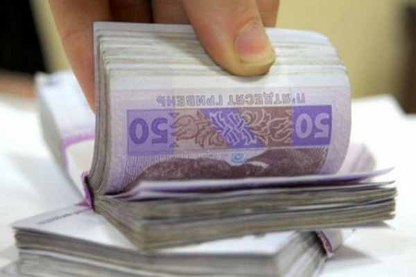 Шахрай представився працівником банку і видурив гроші