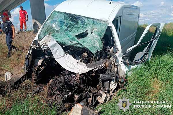ДТП на Полтавщині: загинула 29-річна жінка після зіткнення з опорою мосту