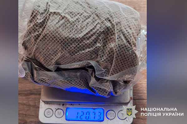 Поліція Полтавщини затримала продавця наркотиків та психотропів