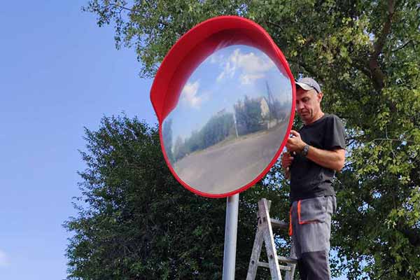 дорожнє дзеркало