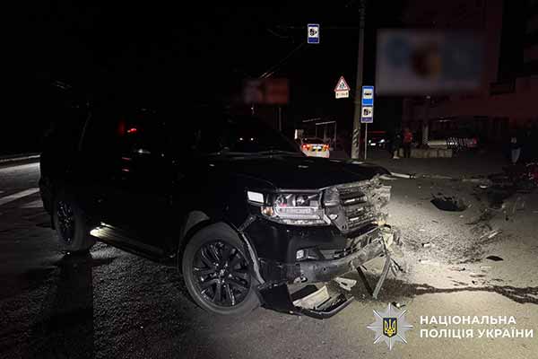 У Полтаві зіткнулися позашляховик та мотоцикл: його водій у лікарні