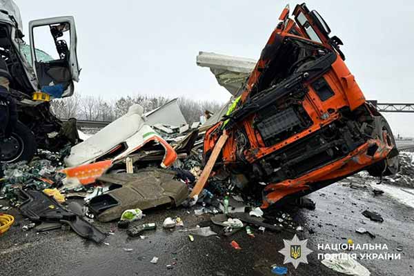 На Полтавщині зіткнулися дві вантажівки