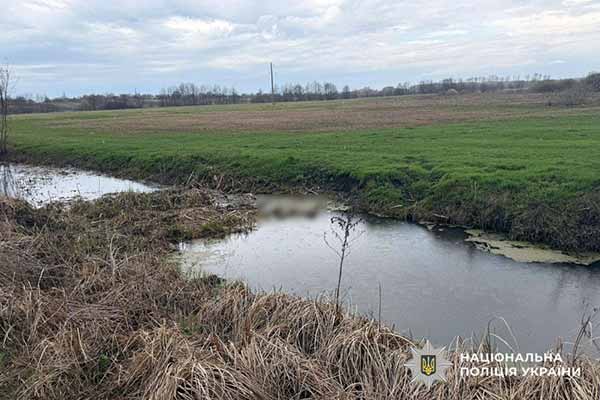 У водоймі в Лазірках знайдено тіло чоловіка; розпочато розслідування