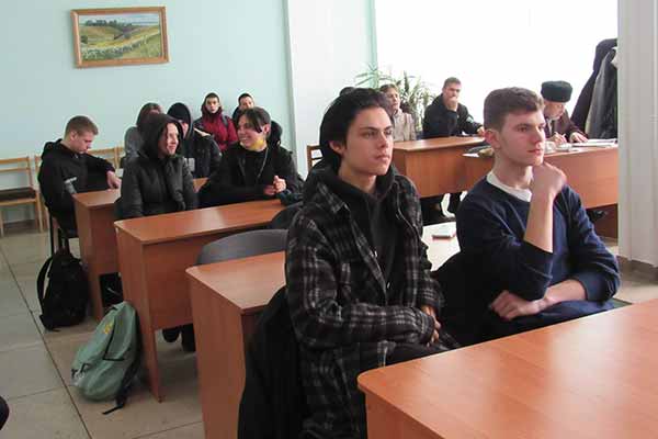 У Лубнах десятикласників вчили боротися з комплексами (ФОТО)