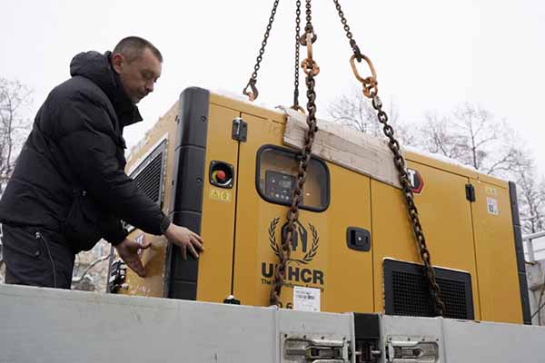Полтава отримала 2 генератори від УВКБ ООН