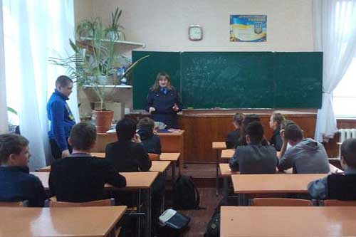 Гребінківські міліціонери провели з учнями індивідуально - профілактичні бесіди