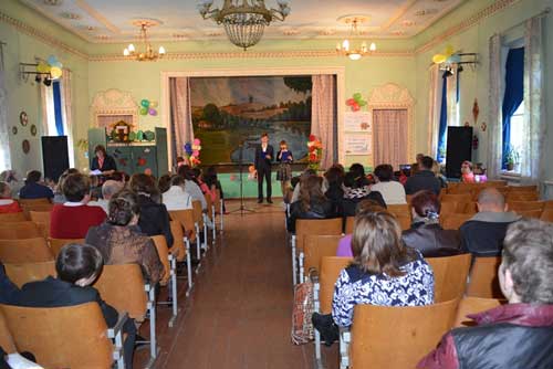 У Гребінці влаштували свято для мам і бабусь