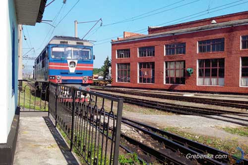 У Гребінці дівчата на території локомотивного депо крали мідь