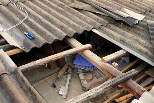 У Гребінці 37-річний чоловік зняв з будівельно-монтажного підприємства вісім листів шиферу