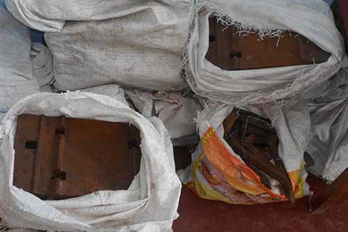 На Полтавщині молодик викрав металеві вироби із залізничної колії, аби здати їх на металобрух