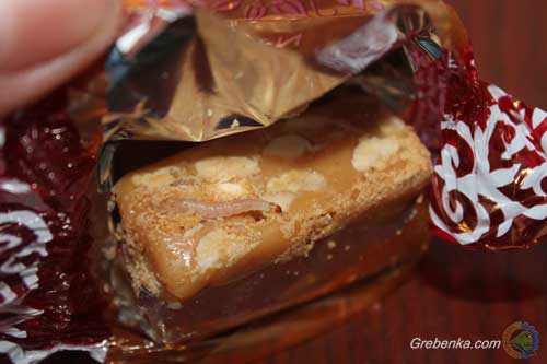 Гребінчанка знайшла черв’яків у куплених цукерках