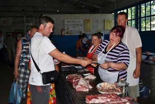 Гребінківцям на базарній площі розповідали про електронні сервіси Мін’юсту