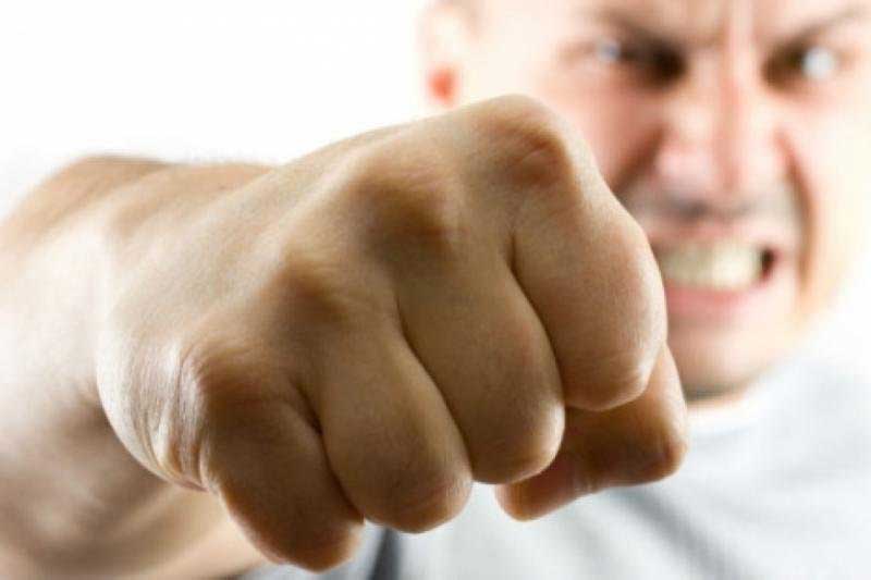 Полтавчанин побив голову комісії за відсутність дружини у списках 