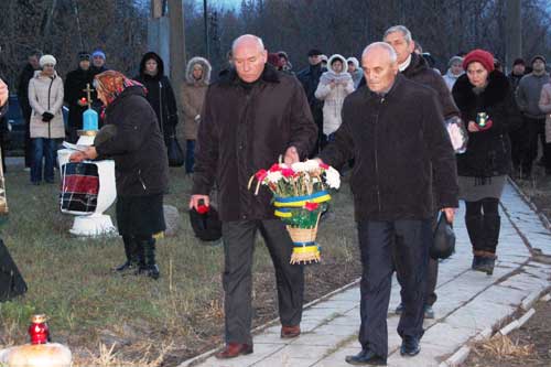 У Гребінці пам’ять жертв Голодомору вшанували жалобним мітингом