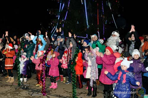 У Гребінці запалили новорічну ялинку