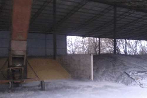 Пирятинські поліцейські затримали злодія, який з територій току викрав понад 50 кілограм насіння соняху