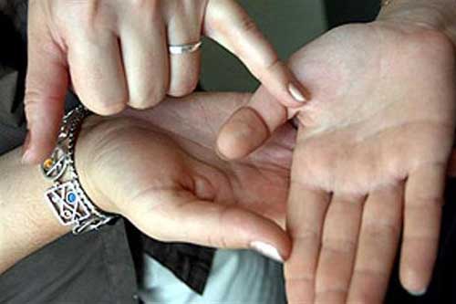 Полтавська поліція застерігає: шахраї виманюють гроші “ворожбою” і “зняттям порчі”