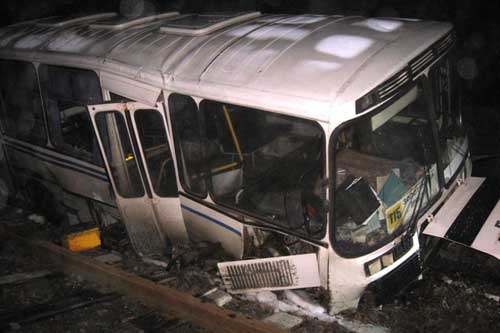 НА ЧЕРКАЩИНІ РЕЙСОВИЙ АВТОБУС ЗАСТРЯГ НА ЗАЛІЗНИЧНОМУ ПЕРЕЇЗДІ