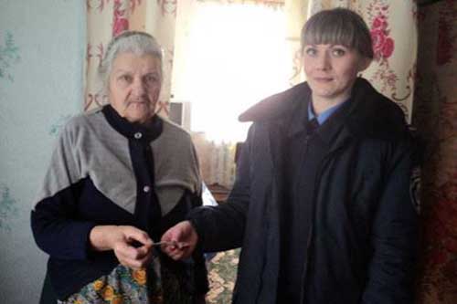 Гребінківські поліцейські відвідують оселі самотніх пенсіонерів