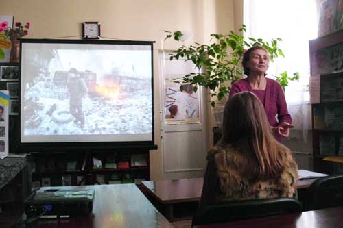 У Гребінківській бібліотеці вшанували пам'ять Героїв Небесної Сотні
