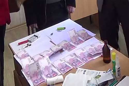 На Полтавщині викрито лікаря на хабарі