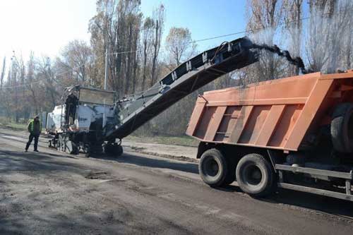 У Пирятині розпочато ремонт доріг із застосуванням технології механізованого фрезерування