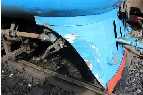 Приміський поїзд Гребінка - Чернігів зіткнувся з легковим автомобілем